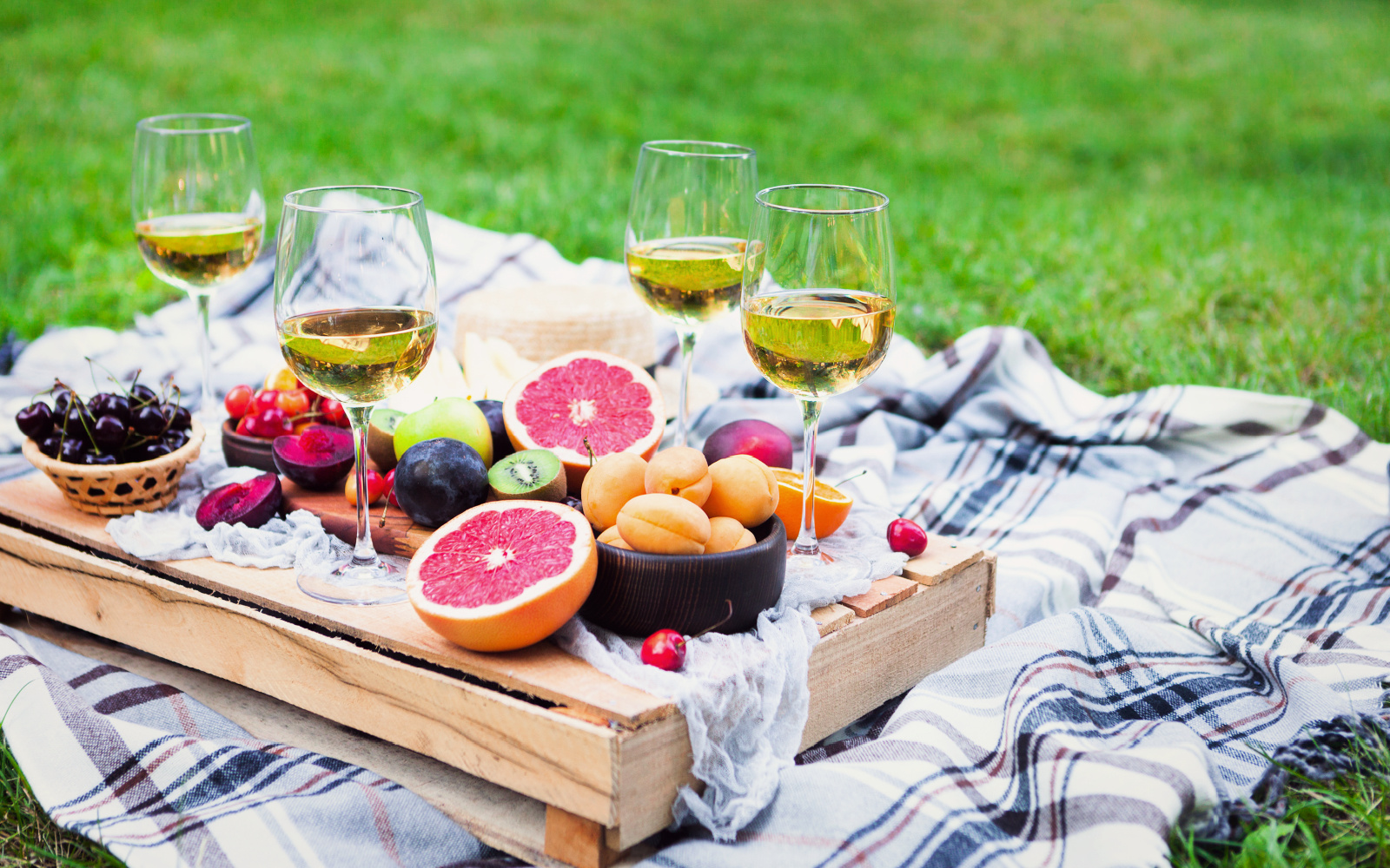 12 Favorite Summer Fruit and Wine Pairings