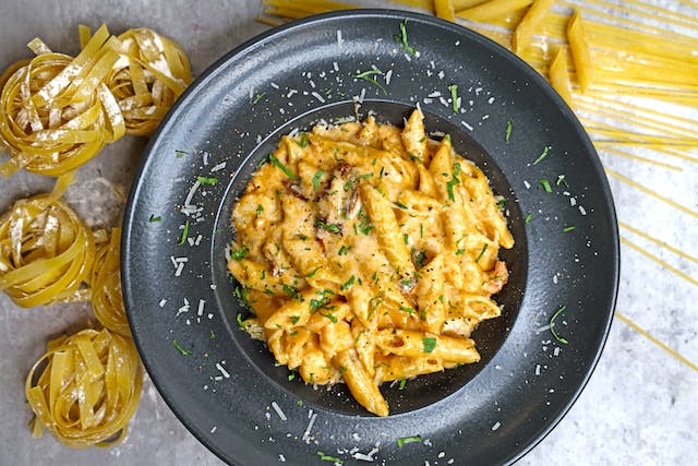 macaroni and cheese with wine pairing