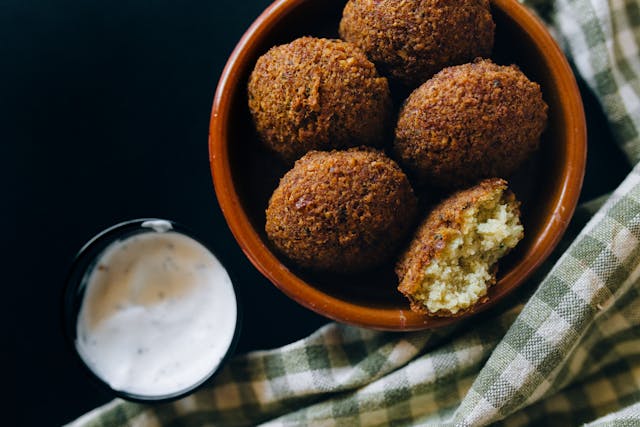 what wine goes with falafel?