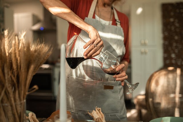 Tips for decanting wine.