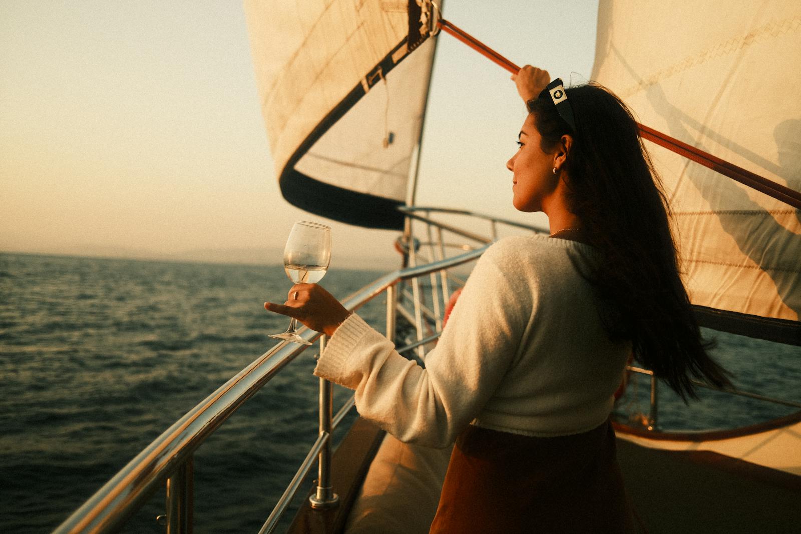 8 Perfect Wines for Sailing and Sipping