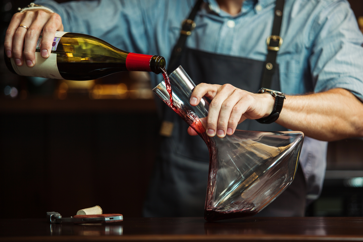 How to Decant your Wine like a Sommelier