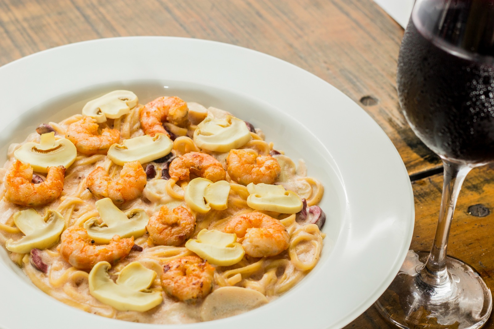 10 Soup and Wine Pairings To Cozy Up With