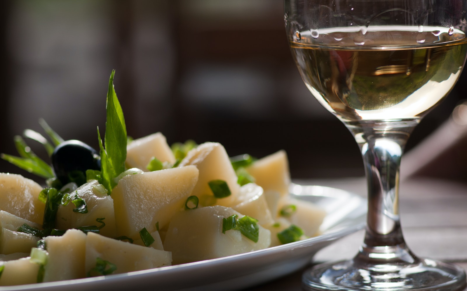 The Ultimate Guide to Pairing Wine with Ethnic Cuisine