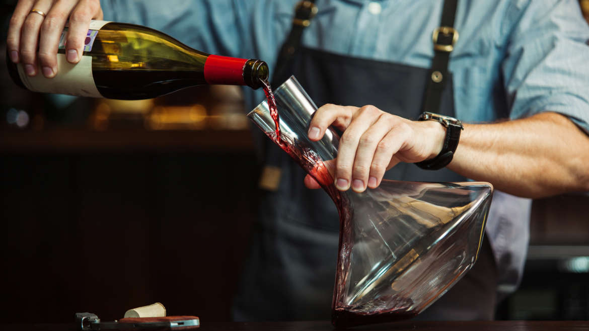 How to Decant your Wine like a Sommelier