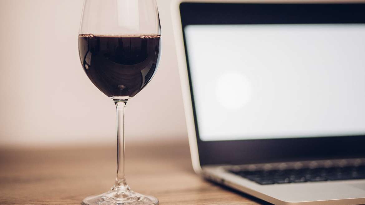 Top 18 Wine Bloggers Promoting Small Wineries