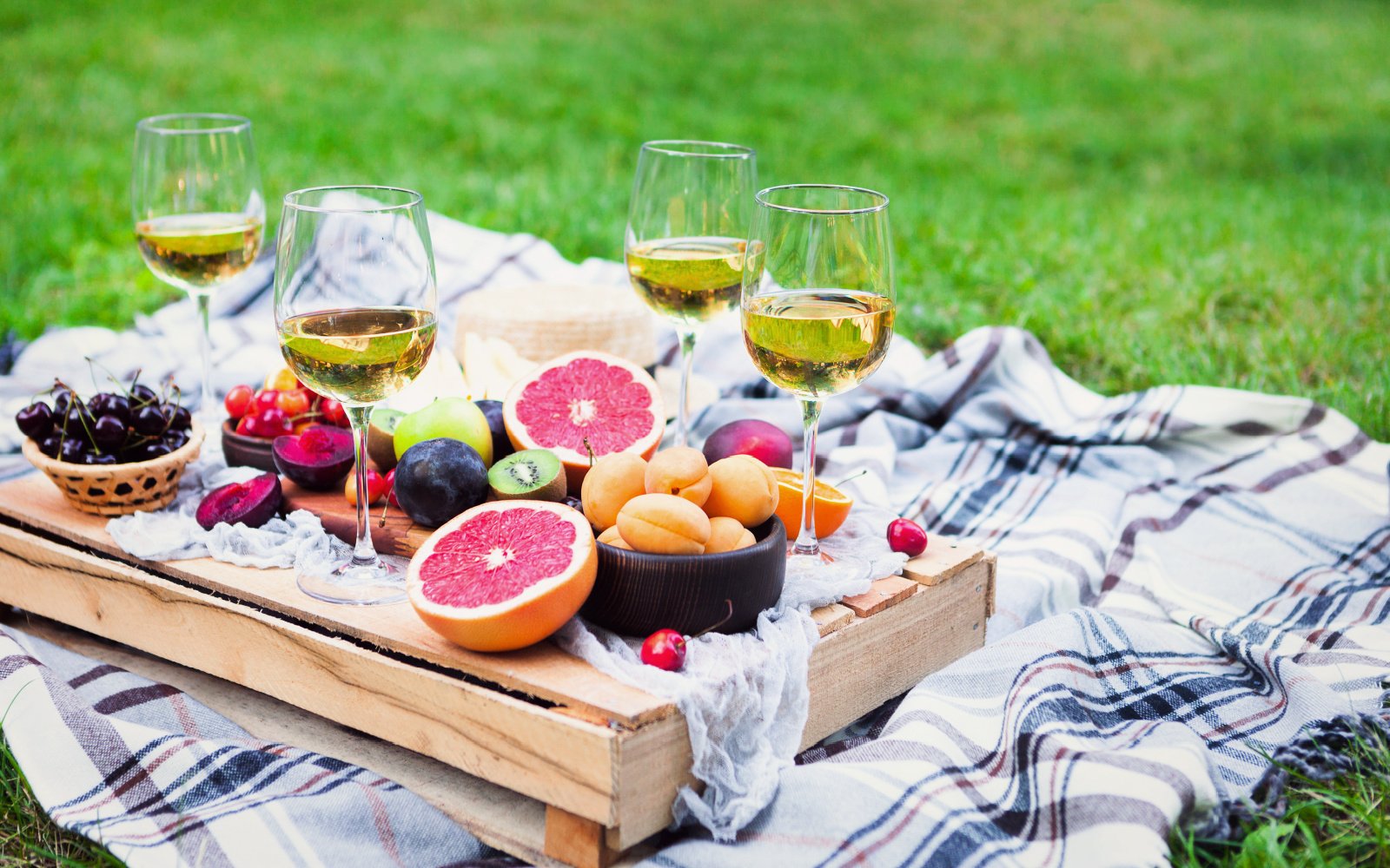12 Favorite Summer Fruit and Wine Pairings