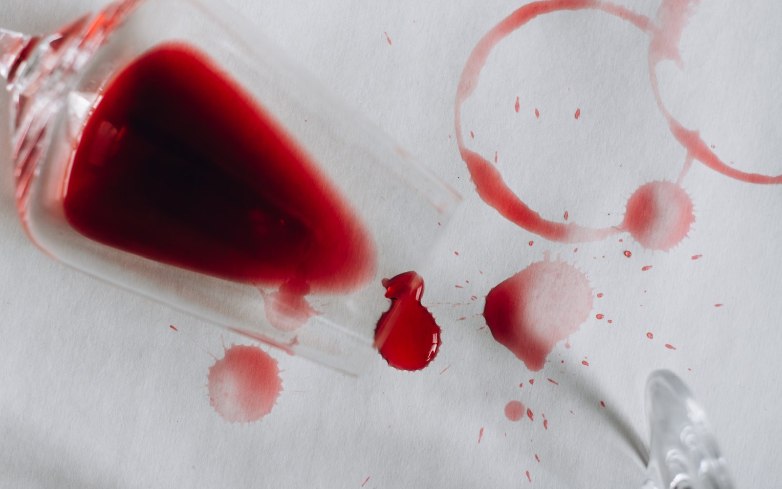 4 Best Ways to Remove Red Wine Stains